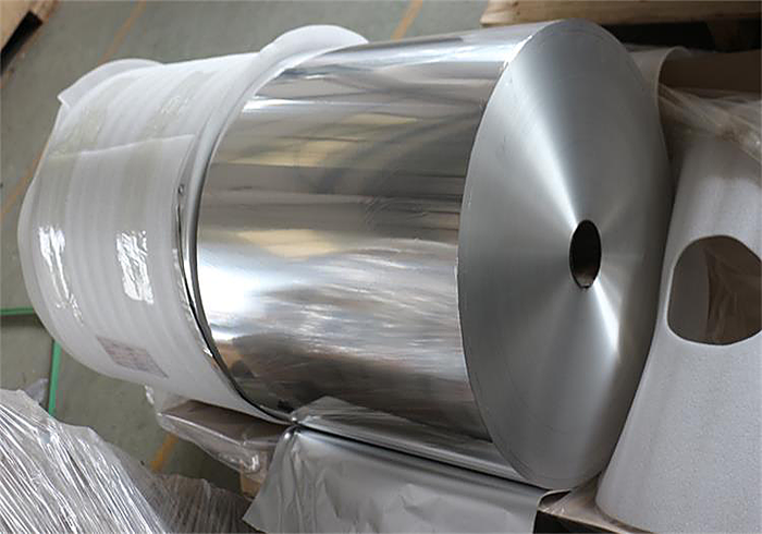 Aluminium foil jumbo roll